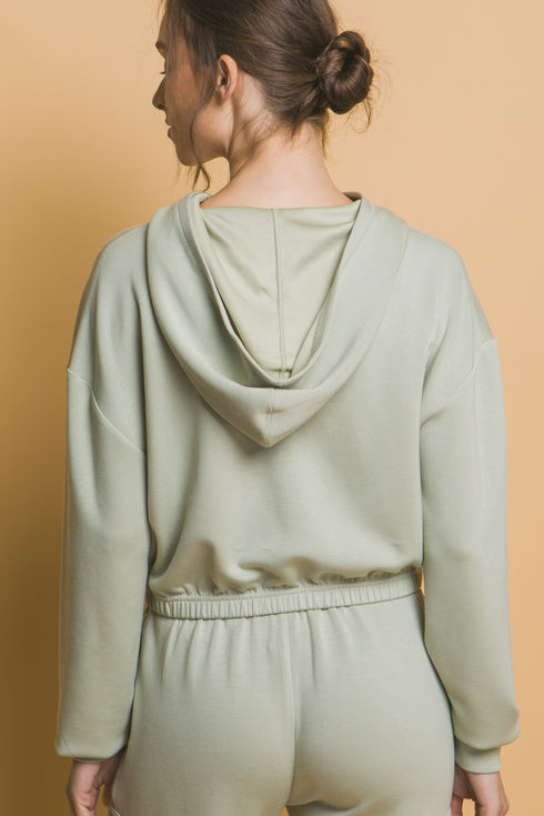 LIGHTWEIGHT CROP HOODIE